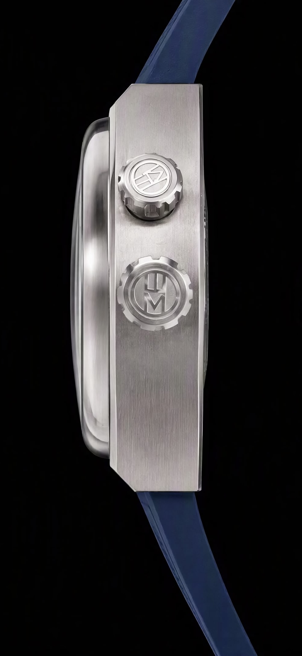 Enzo Mechana Giramondo, side.